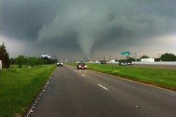 Breaking – Massive Tornado Ripping Through Dallas Texas