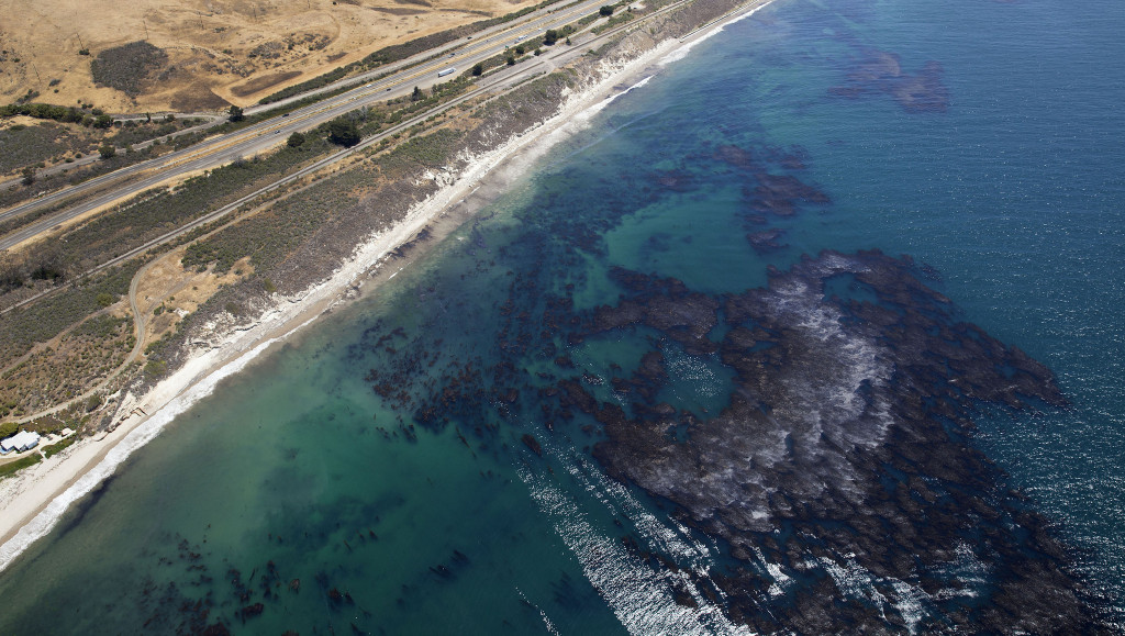 santa-barbara-county-beach-oil-spill-photos-2015