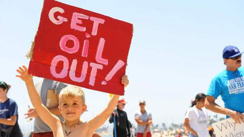santa-barbara-oil-spill-protestors