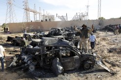 Clinton: Gadhafi must go before NATO airstrikes stop