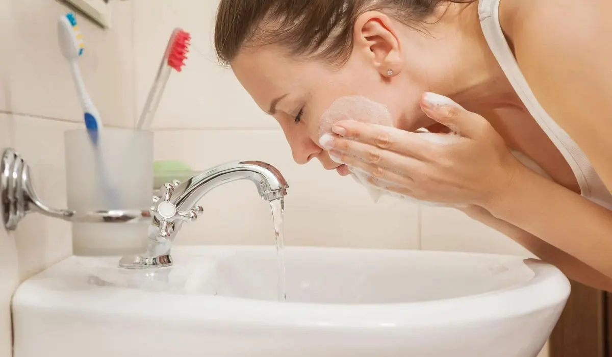 Is Antibacterial Face Wash Good For Skin
